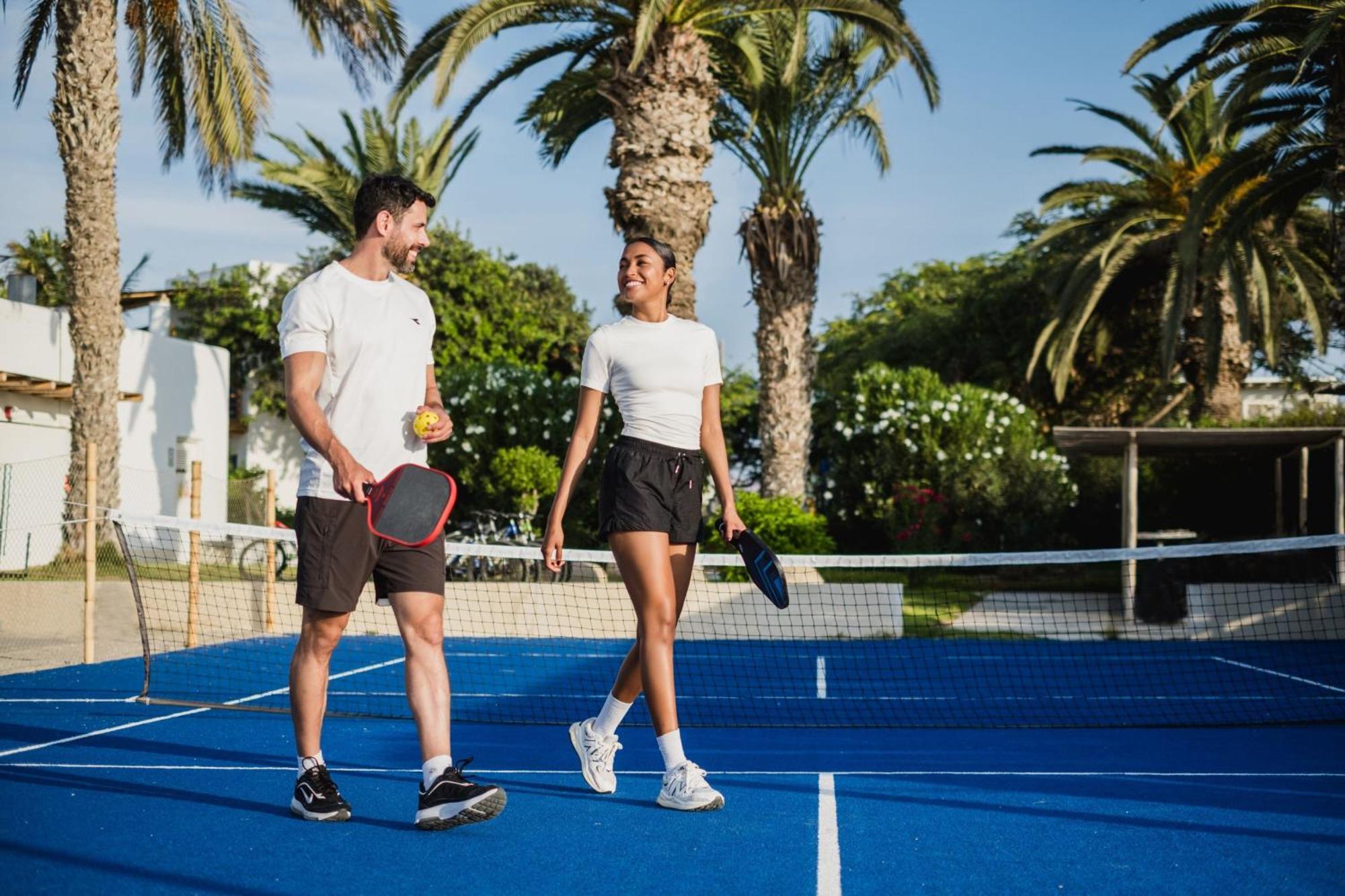 Hotel Paracas, A Luxury Collection Resort, Παράκας Εξωτερικό φωτογραφία Tennis players walking on a tennis court