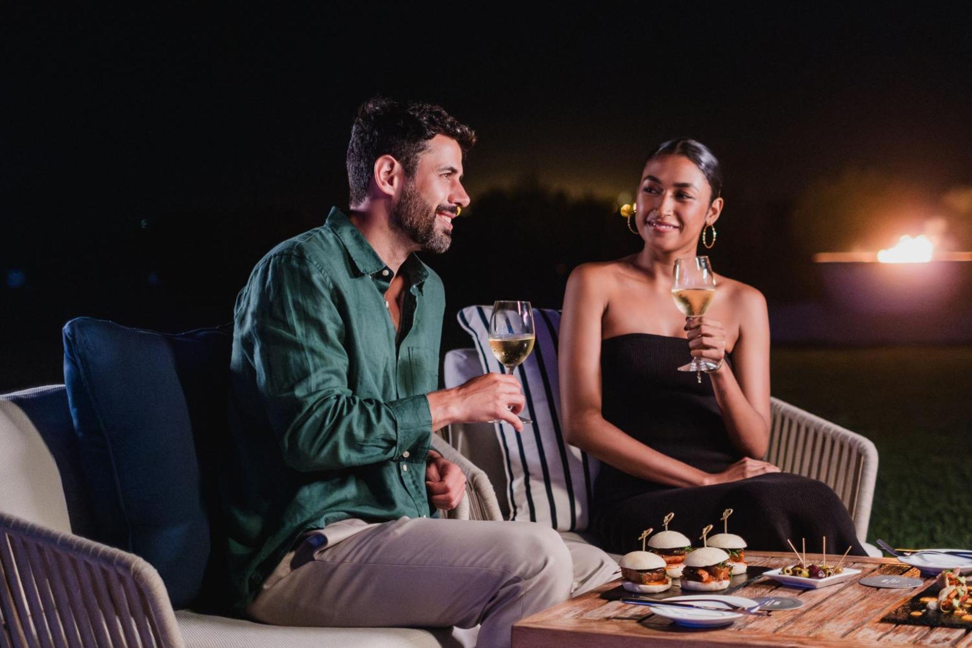 Hotel Paracas, A Luxury Collection Resort, Παράκας Εξωτερικό φωτογραφία A couple dining at the resort